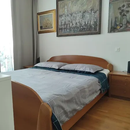 Apartment Sunny Day Split